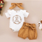 Conjunto de Tres Piezas para Niños con Shorts y Gorra