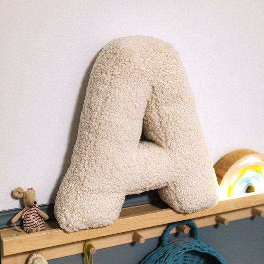 Almohada de Letras en Lana Merino para Niños - Comodidad y Descanso Suave - Image 2