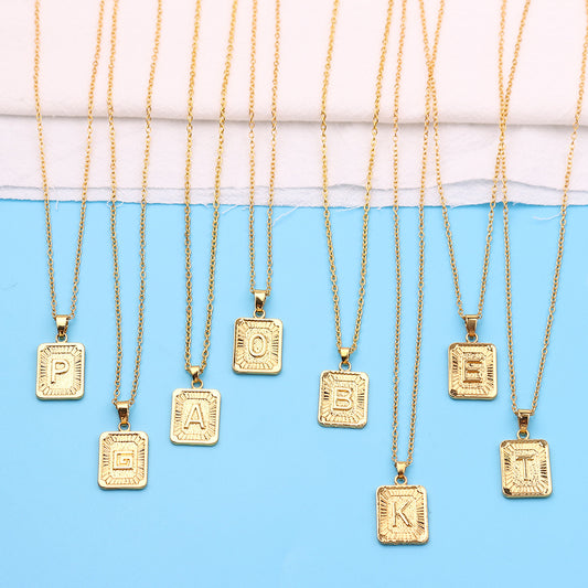 Collar con Dije de Letra del Alfabeto Inglés