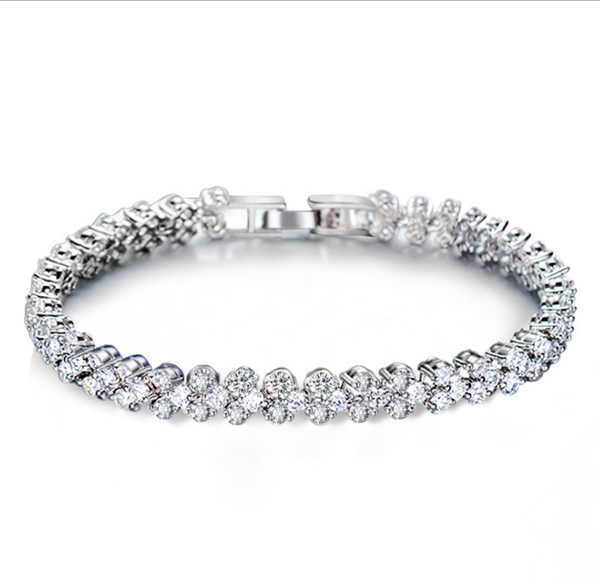 Pulsera de Zirconia Cúbica con Corazones y Flechas - Regalo Perfecto para Bodas