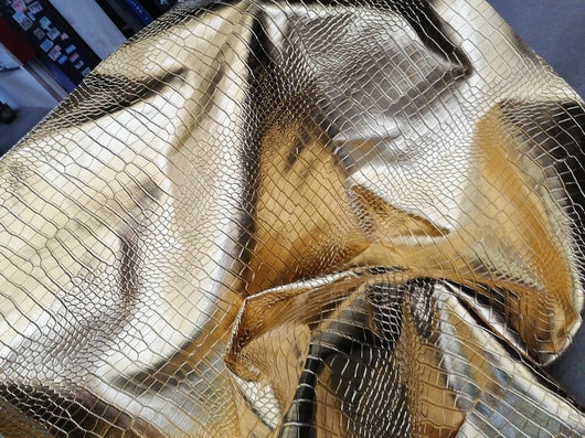 Bolso de Cocodrilo Dorado y Plateado en Cuero Artificial - Image 9