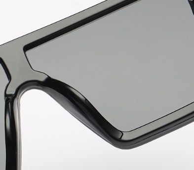 Large-frame square sunglasses with a tortoiseshell pattern frame and gradient brown lenses, shown from front and side. - Image 7