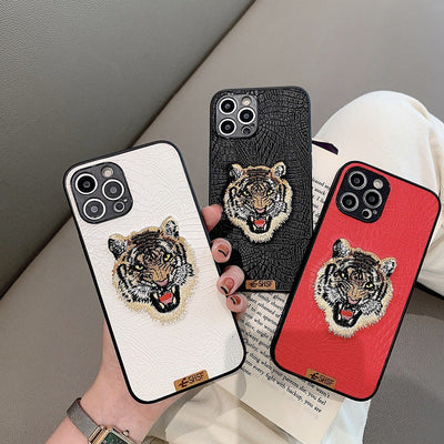 Funda para Teléfono de Cuero con Cabeza de Tigre Bordada - Image 7