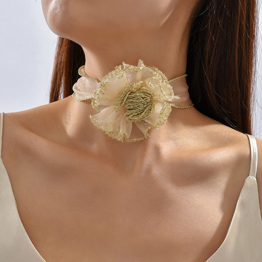 Collar Clavícula con Flor 3D en Encaje Transparente - Diseño Minimalista Trendy