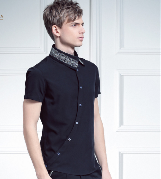 Camisa con Cuello Oblicuo y Bordado Irregular - Image 3