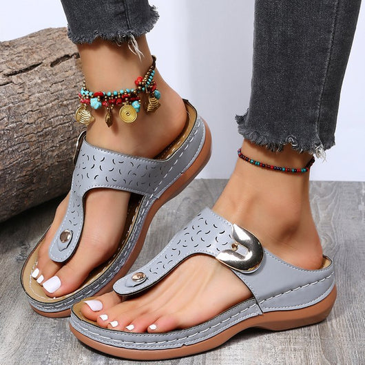 Sandalias Cómodas con Cuña y Hebilla Metálica Hueca para Mujer - Image 4