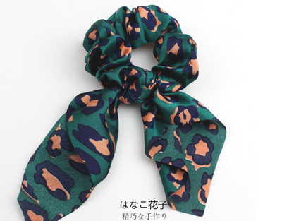 Pack 4 Scrunchies Elásticos con Diseño Leopardo, Floral y Pañuelo para Cabello - Image 3