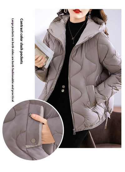 Abrigo Acolchado Estilo Occidental con Capucha para Mujer - Diseño Slim Fit - Image 14
