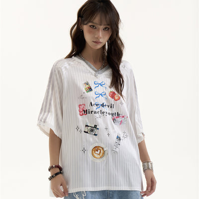 Playera Retro V-Escote con Letras Estampadas para Mujer - Image 5