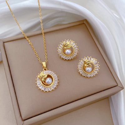 Conjunto de Joyería Elegante: Collar, Anillo y Aretes con Hojas y Cristales