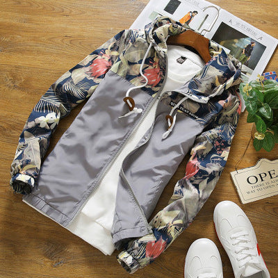 Chaqueta Deportiva Camuflada con Capucha y Detalles en Contraste - Image 9