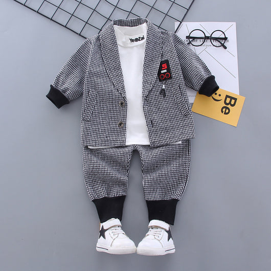 Traje de tres piezas para niño