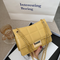 Bolso Mensajero con Bordado y Cadena