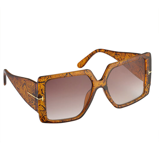New ladies fashion personality black oversized square sunglasses with gradient lenses and gold-tone 'T' accents. - Image 7