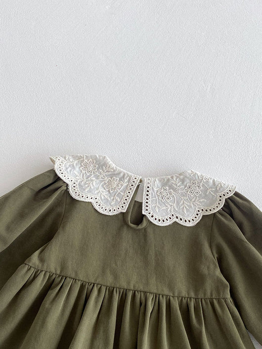 Vestido Princesa Niña con Cuello de Encaje y Solapas - Image 22