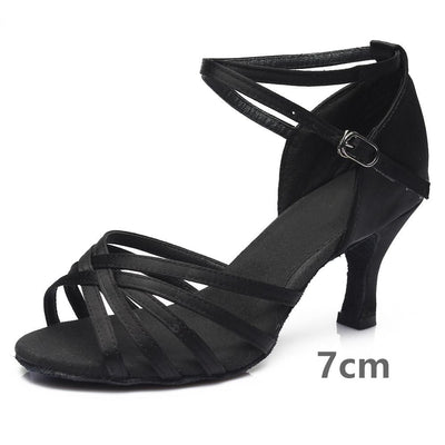 Zapatos de Satén para Baile Latino en Interiores - Image 9