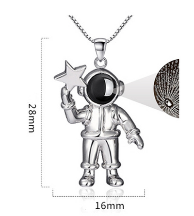 Collar Colgante de Piedra Proyectora Astronauta en Cien Idiomas - Image 6