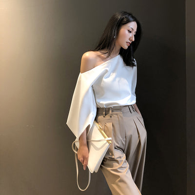 Blusa sin tirantes con hombros al descubierto