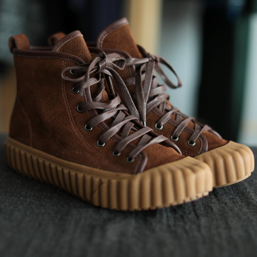 Botas Altas de Cuero Vacuno con Suela de Tendón