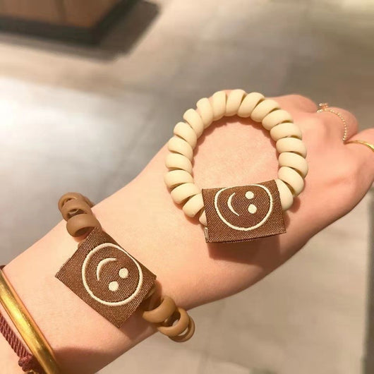 Elástico para Cabello Color Té con Leche Mate con Carita Sonriente - Image 18