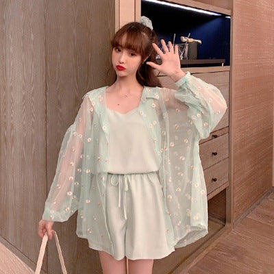 Conjunto de Tres Piezas Escolar Coreano con Short de Malla Estampada y Tirantes - Image 11