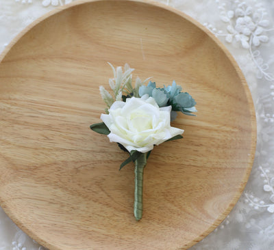 Empaque de Regalo con Decoración Floral y Rosas Simuladas - Image 4