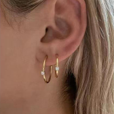 Aretes C con Circón en Acero Titanio Chapado en Oro 18K - Image 14