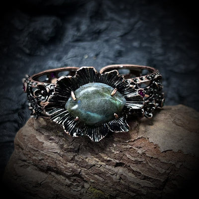 Pulsera Ajustable de Bronce Vintage con Portaflores para Mujer - Image 6