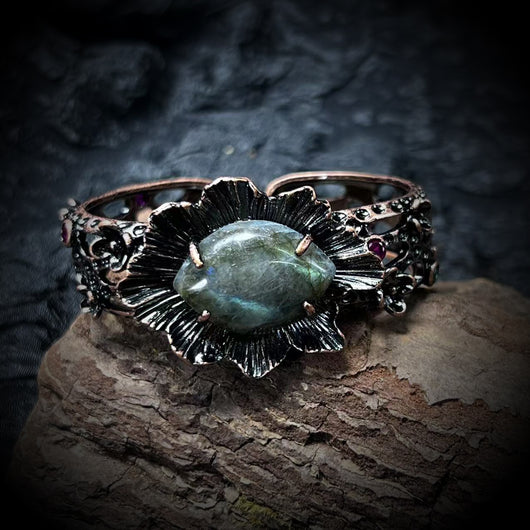 Pulsera Ajustable de Bronce Vintage con Portaflores para Mujer - Image 6