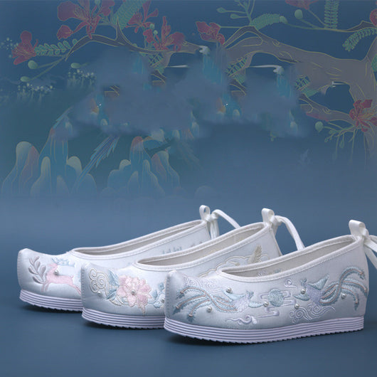 Zapatos Hanfu Bordados con Tacón Cuña y Adornos de Cuentas - Image 7