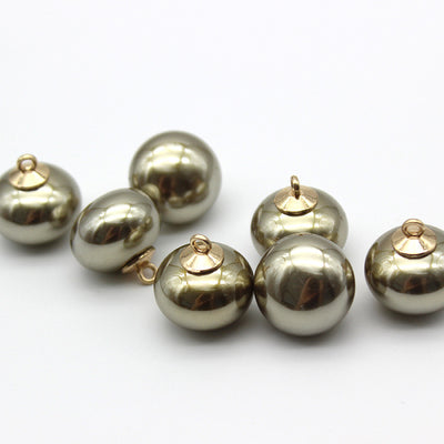 Botón Decorativo Dorado con Perla - Image 7