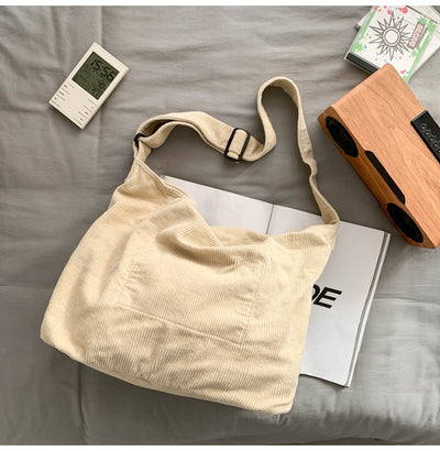 Bolsa Bandolera de Pana Espaciosa Minimalista y Casual - Image 23