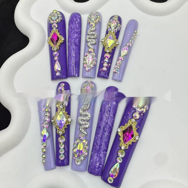 Coraza de Personalidad: Joya Artesanal para Mujeres Modernas