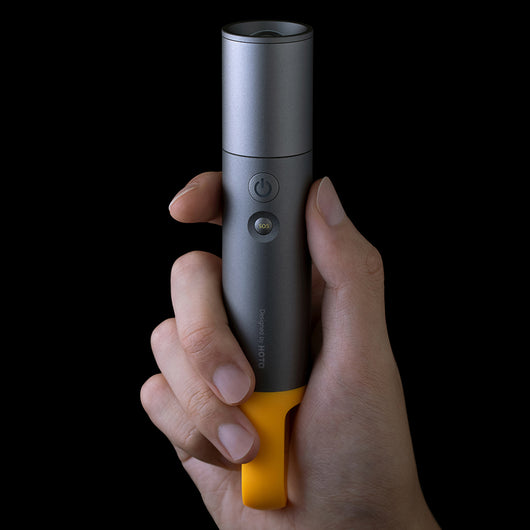 Linterna LED Recargable de Largo Alcance para Emergencias y Aventuras - Image 4