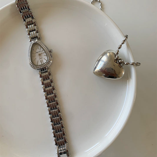 Reloj de Cadena Dorado con Cabeza de Serpiente para Mujer - Image 2