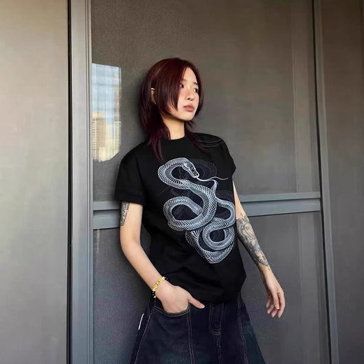 Playera Estampada Año de la Serpiente - Diseño Americano Clásico - Image 4
