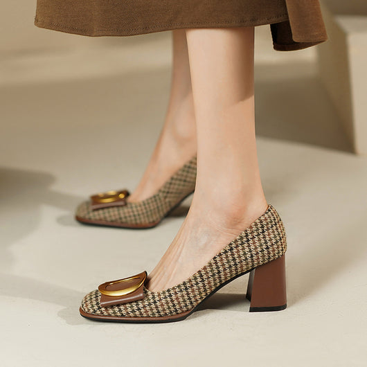 Tacones Altos Marrón con Moño Metálico para Mujer - Image 10