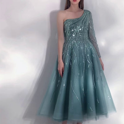 Vestido de Fiesta Turquesa Elegante con Hombro Descubierto y Detalles Brillantes - Image 7