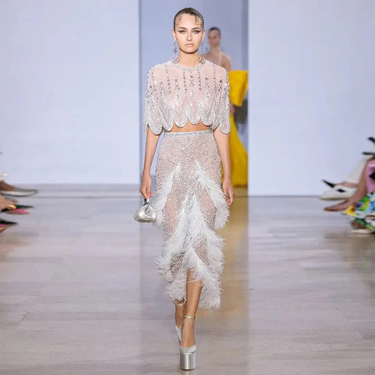 Vestido de Noche Elegante Slim Fit con Chal Pluma Plateado para Anfitriona