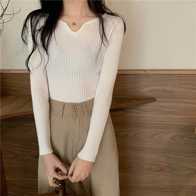 Suéter Slim Cuello V Ajustado - Prenda Base Versátil - Image 2