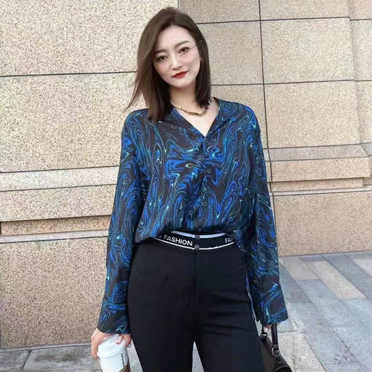 Camisa Retro Azul Marino con Solapa V y Estampado Tinta - Manga Larga