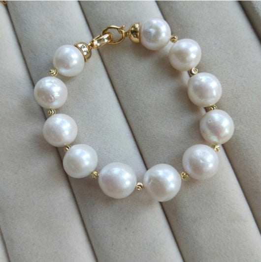 Conjunto de Tres Piezas en Oro de 14K: Aretes, Collar y Pulsera - Image 18