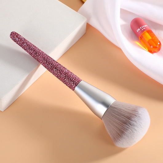 Brocha de Maquillaje con Incrustaciones de Diamantes y Cerdas Suaves - Image 2