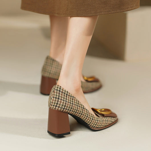 Tacones Altos Marrón con Moño Metálico para Mujer - Image 2