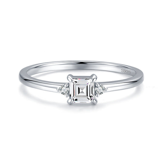 Anillo de Plata Esterlina con Circonita Cuadrada y Detalles Dulces - Image 2