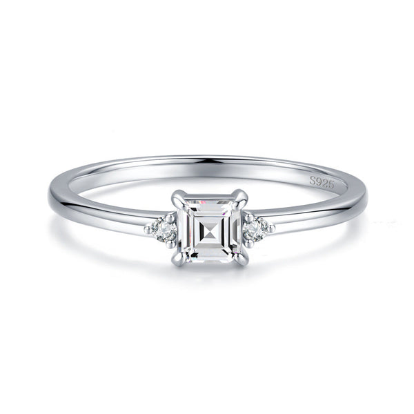 Anillo de Plata Esterlina con Circonita Cuadrada y Detalles Dulces - Image 2