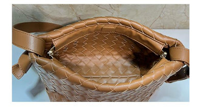 Bolso Mensajero Tejido de Cuero con Gran Capacidad para Mujer - Image 18