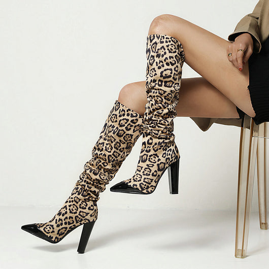 Botas Cortas para Mujer con Tacón Alto Elegante y Diseño Estilizado - Image 4