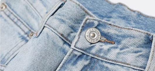 Jeans Azul Desteñido con Detalles Blancos Estilo Americano para Hombre - Image 10