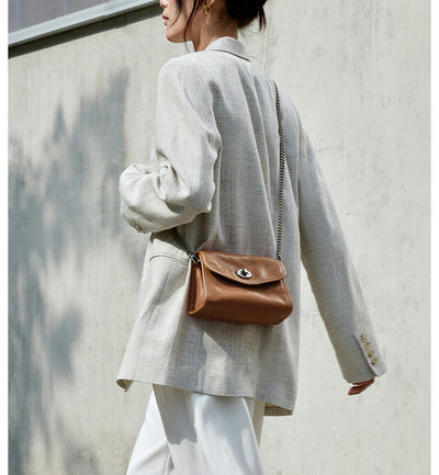 Bolso Mensajero de Cuero con Cadena para Mujer - Image 10